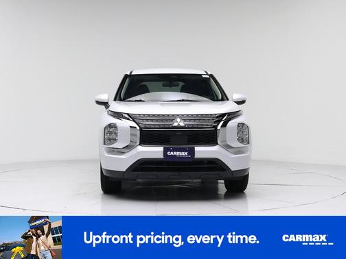 White 2022 Mitsubishi Outlander ES