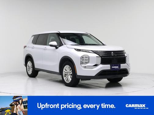 White 2022 Mitsubishi Outlander ES