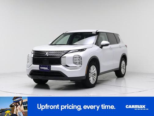White 2022 Mitsubishi Outlander ES