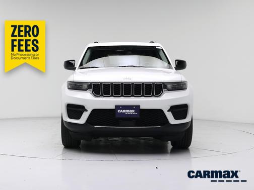 White 2023 Jeep Grand Cherokee Laredo