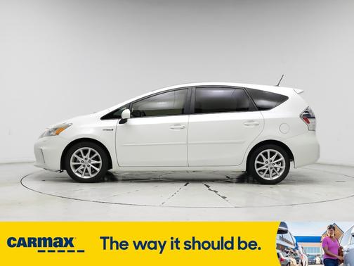 2014 Toyota Prius v Five