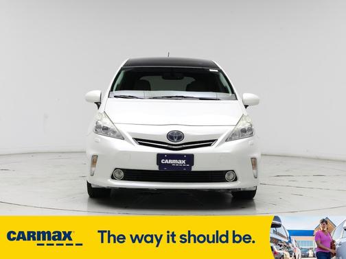 2014 Toyota Prius v Five