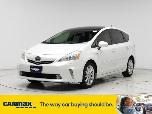 2014 Toyota Prius v Five