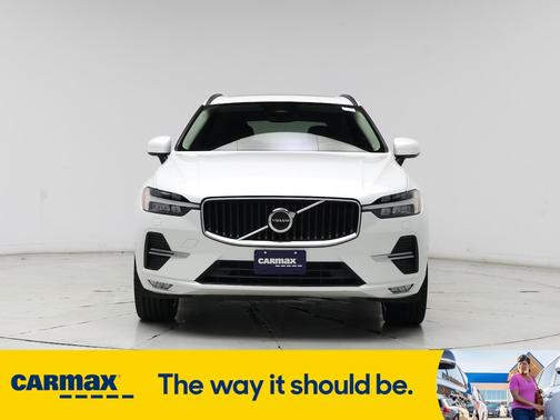 2022 Volvo XC60 B5 Momentum
