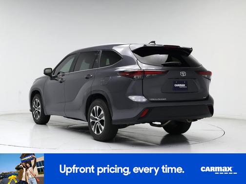 Gray 2024 Toyota Highlander XLE