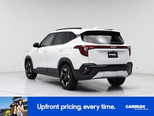 White 2024 Kia Seltos EX