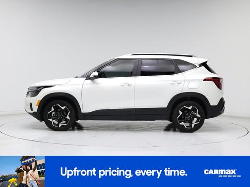 White 2024 Kia Seltos EX