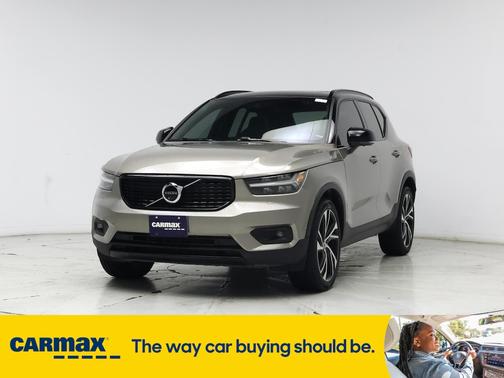 2022 Volvo XC40 T5 R-Design
