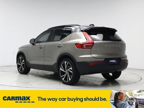 2022 Volvo XC40 T5 R-Design