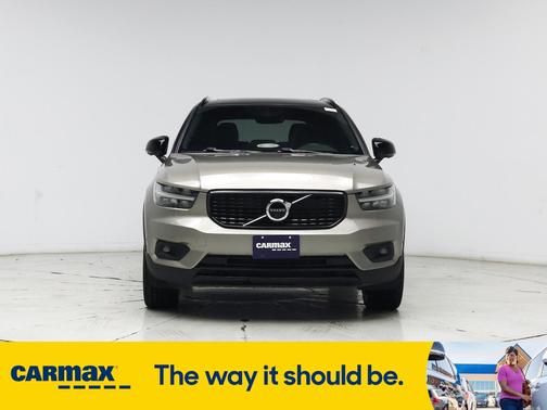 2022 Volvo XC40 T5 R-Design