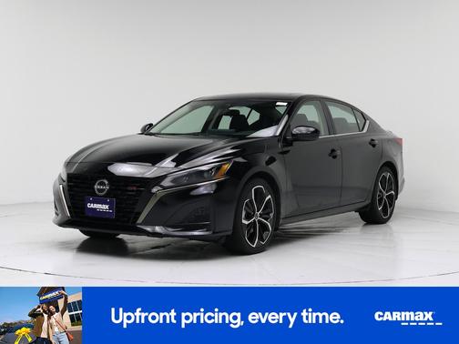 Black 2023 Nissan Altima SR