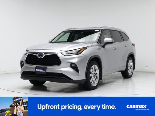 Gray 2023 Toyota Highlander Hybrid Limited