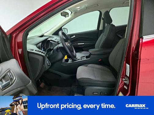 Red 2018 Ford Escape SE
