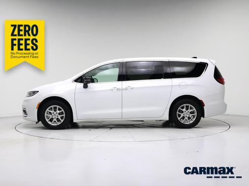 White 2025 Chrysler Pacifica Select