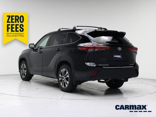 Black 2022 Toyota Highlander XLE