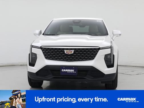 White 2024 Cadillac XT4 Luxury