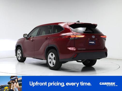 Red 2022 Toyota Highlander Hybrid LE
