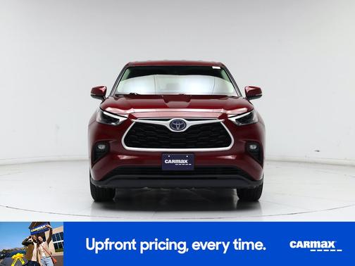 Red 2022 Toyota Highlander Hybrid LE