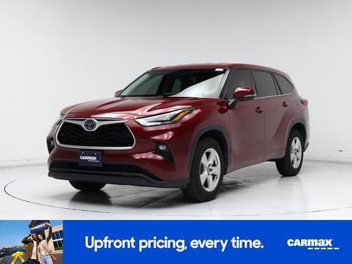 Red 2022 Toyota Highlander Hybrid LE