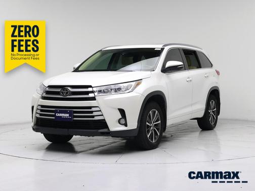 White 2018 Toyota Highlander XLE