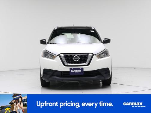 White 2018 Nissan Kicks SR