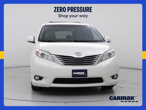 White 2015 Toyota Sienna XLE