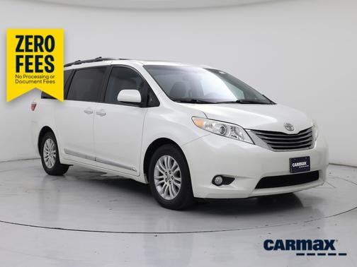 White 2015 Toyota Sienna XLE