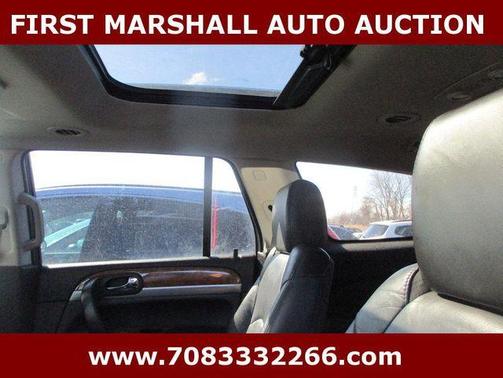 Photo 3 of 4 of 2011 Buick Enclave 1XL