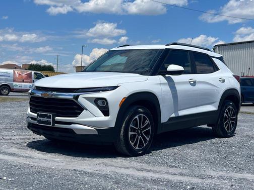 Summit White 2025 Chevrolet Trailblazer LT