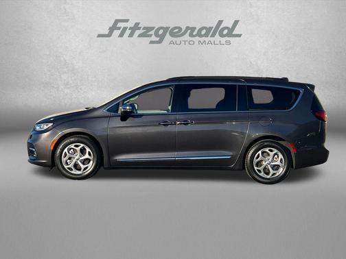 Granite Crystal Metallic Clearcoat 2023 Chrysler Pacifica Limited