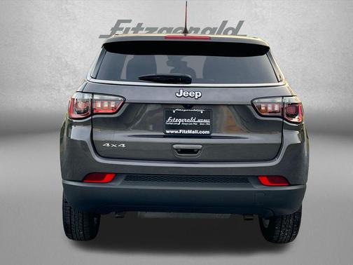 Granite Crystal Metallic Clearcoat 2023 Jeep Compass Sport