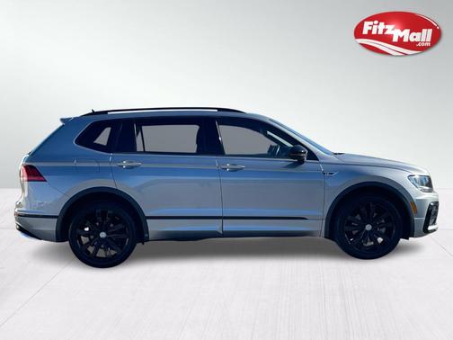 Photo 3 of 36 of 2021 Volkswagen Tiguan 2.0T SE R-Line Black