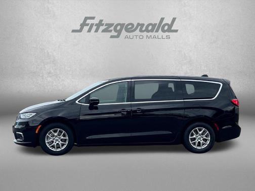 Diamond Black Crystal Pearlcoat 2024 Chrysler Pacifica Touring L