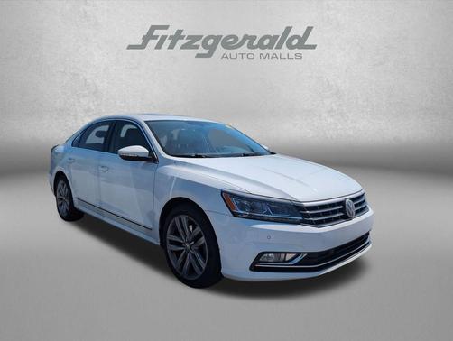 Pure White 2017 Volkswagen Passat 1.8T SE w/Technology