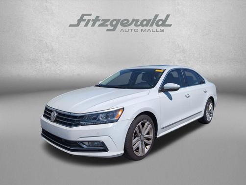 Pure White 2017 Volkswagen Passat 1.8T SE w/Technology