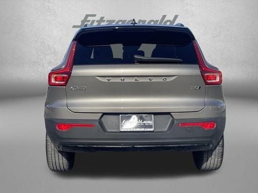 2022 Volvo XC40 T5 R-Design