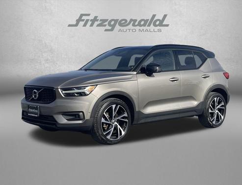 2022 Volvo XC40 T5 R-Design