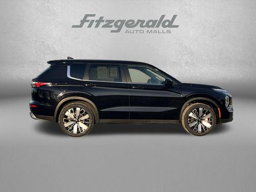 Black 2025 Mitsubishi Outlander SE S-AWC