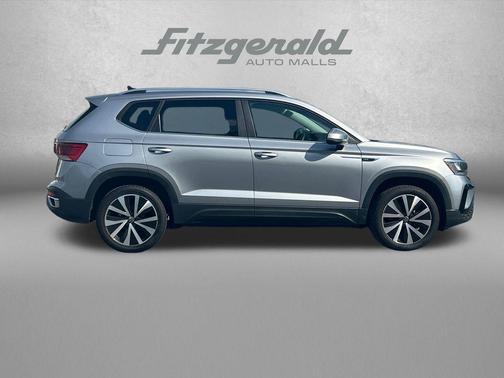 Pyrite Silver Metallic 2024 Volkswagen Taos 1.5T SE