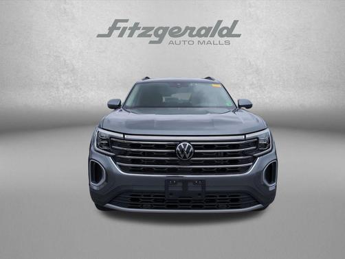 Platinum Gray Metallic 2024 Volkswagen Atlas 2.0T SE w/Technology