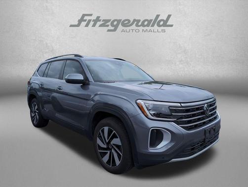 Platinum Gray Metallic 2024 Volkswagen Atlas 2.0T SE w/Technology