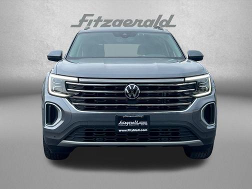 Platinum Gray Metallic 2024 Volkswagen Atlas 2.0T SE w/Technology