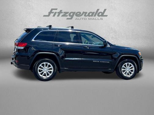 Diamond Black Crystal Pearlcoat 2021 Jeep Grand Cherokee Laredo