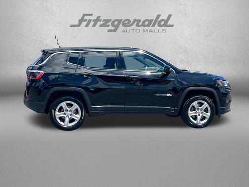 Diamond Black Crystal Pearlcoat 2023 Jeep Compass Sport