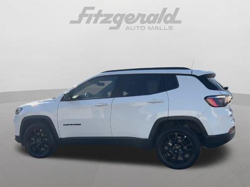 Bright White Clearcoat 2025 Jeep Compass Latitude