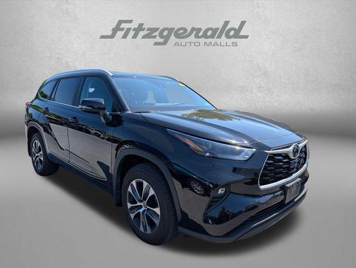 Midnight Black Metallic 2023 Toyota Highlander XLE