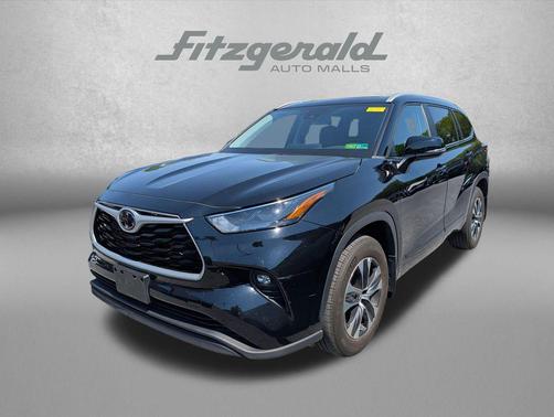 Midnight Black Metallic 2023 Toyota Highlander XLE