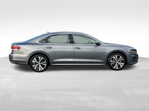 2022 Volkswagen Passat 2.0T SE