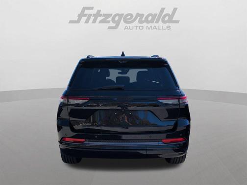 Diamond Black Crystal Pearlcoat 2026 Jeep Grand Cherokee Limited
