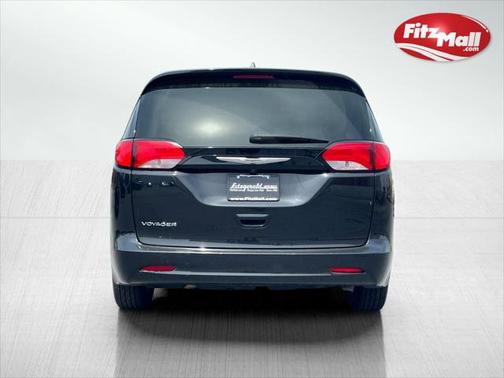 2022 Chrysler Voyager LX